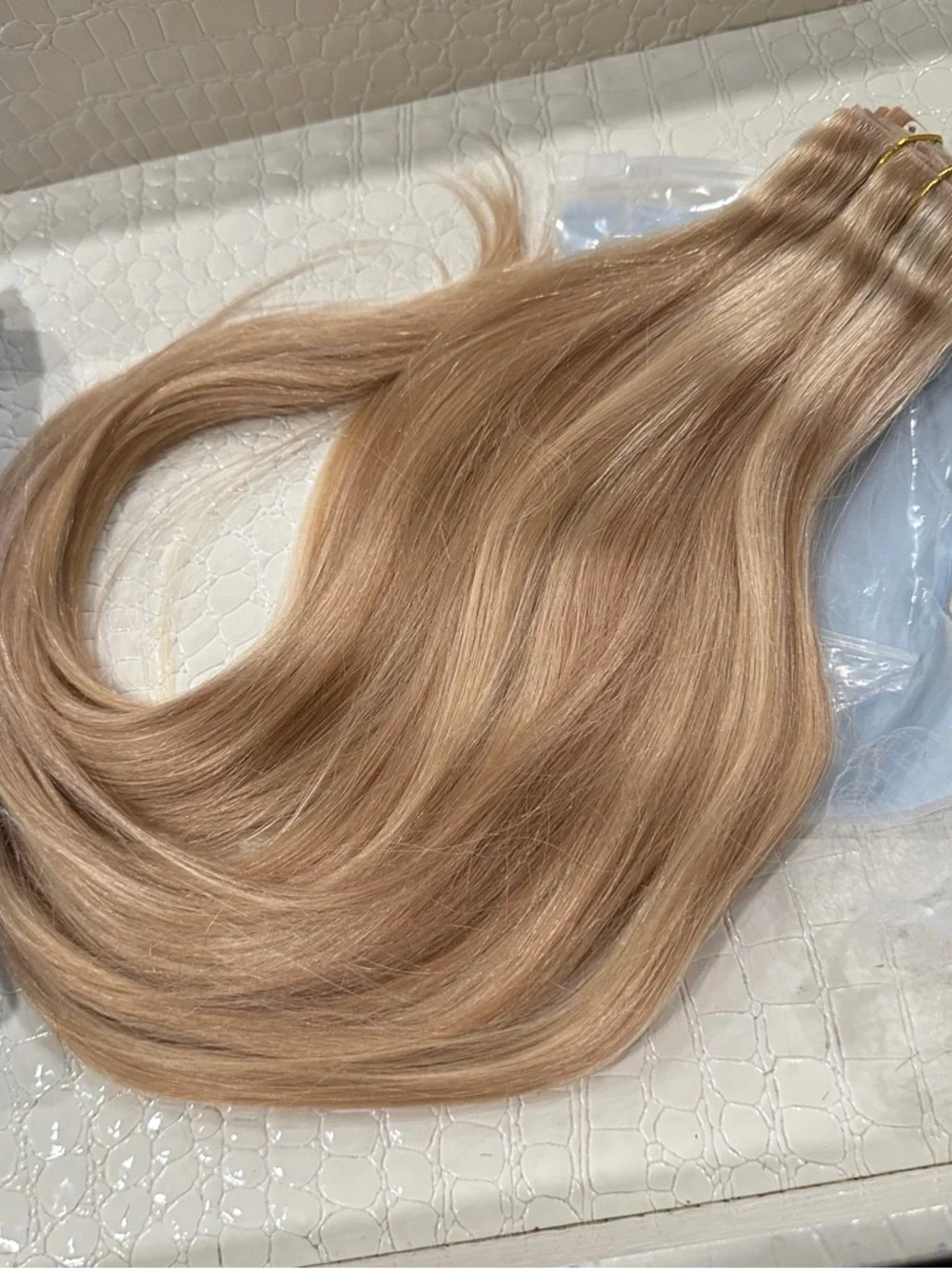 20” Dirty Blonde 18/22 Invisible Edge Clip in Human Hair Extensions 110g 7pc TB5
